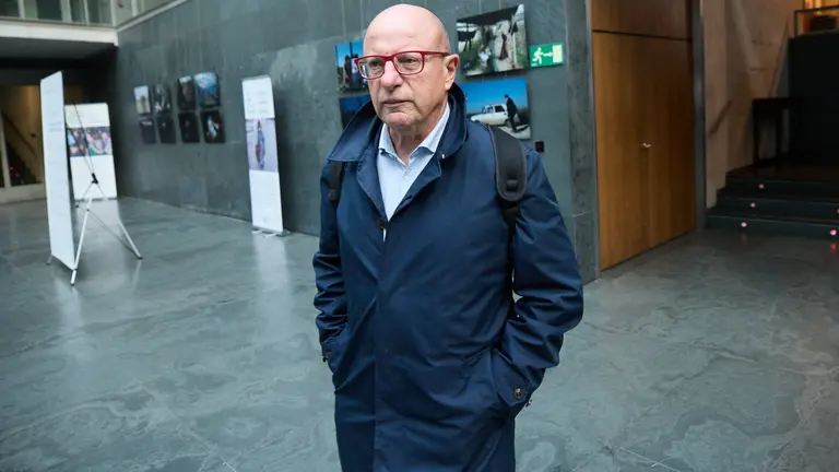 Carlos Gimeno en el Pleno del Parlamento de Navarra. IÑIGO ALZUGARAY