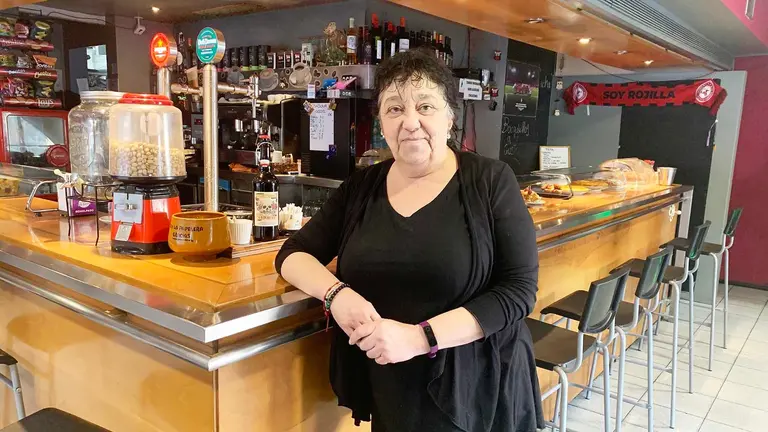 Eugenia Díaz Tomás, Jeny, está al frente del bar Scala en el barrio de Iturrama en Pamplona. Navarra.com