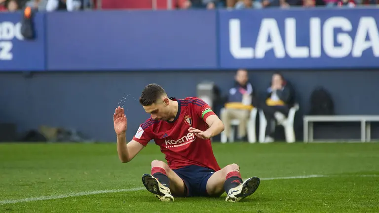 Raúl García (23. CA Osasuna) durante el partido de La Liga EA Sports entre CA Osasuna y RC Celta disputado en el estadio de El Sadar en Pamplona. IÑIGO ALZUGARAY