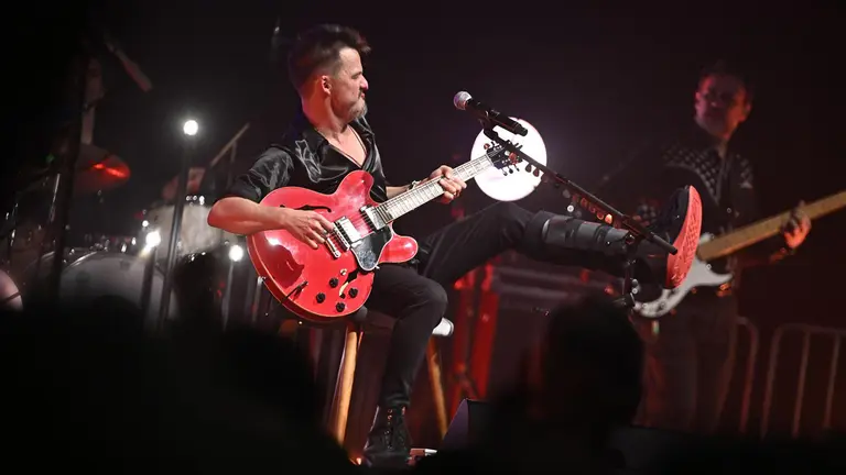 El artista Coque Malla en una actuación este 2024. MARCOS CEBRIÁN / EUROPA PRESS