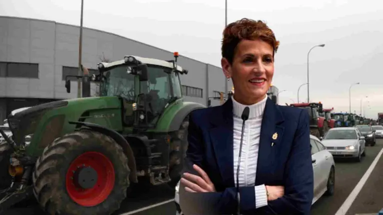 Fotomontaje de María Chivite sobre una imagen de los tractores que se manifiestan este martes en Pamplona. ÍÑIGO ALZUGARAY