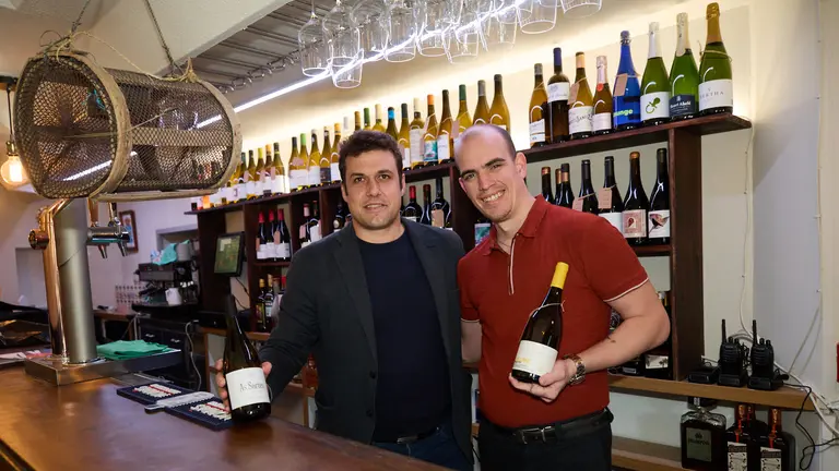 La Lonja del Lar gallego, en la calle San Fermín 4 de Pamplona. IÑIGO ALZUGARAY