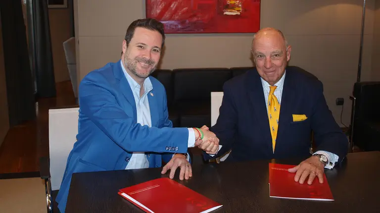 El alcalde de Tudela, Alejandro Toquero, junto al  presidente de la Cámara de Comercio, Javier Taberna. CÁMARA DE COMERCIO