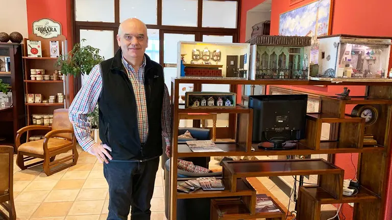 Jesús Rebollo García en el hotel Ekay en el pueblo navarro de  Ecay de Lónguida. Navarra.com