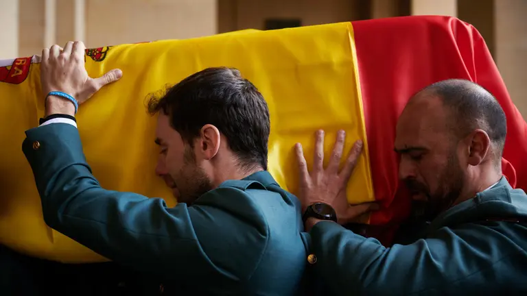 Autoridades civiles y militares asisten al funeral del Guardia Civil David Pérez Carracedo, fallecido en una operación contra el narcotráfico en Barbate. PABLO LASAOSA