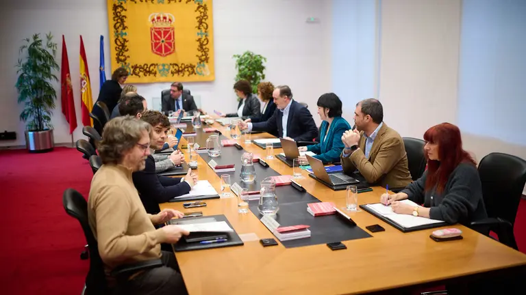 Mesa y Junta de Portavoces del Parlamento. PABLO LASAOSA