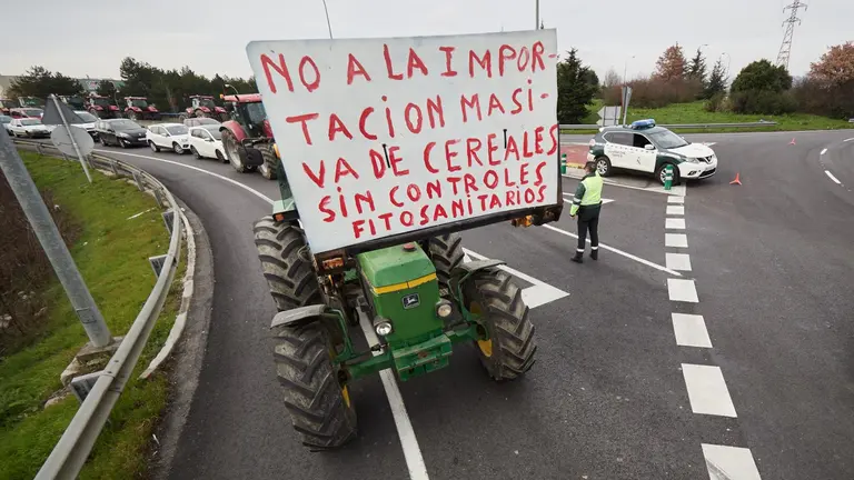 Imagen de archivo de la movilización de tractores en Navarra - Eduardo Sanz - Europa Press