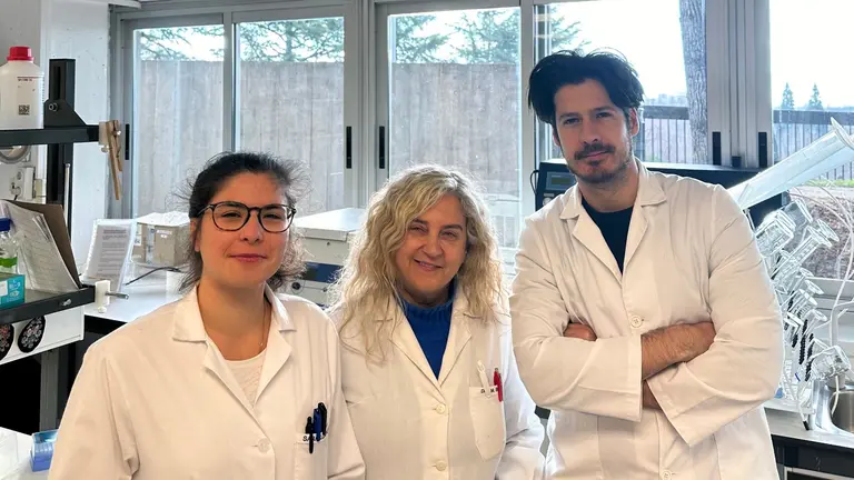 Sara Lorenzoni, Maria Blanco y Carlos Rodriguez investigadores investigación contra el neuroblastoma, uno de los tumores más comunes en niños menores de 5 años. CEDIDA