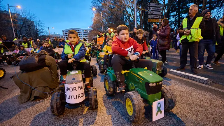 Manifestación por las calles de Pamplona convocada por el movimiento de agricultores 6F de Navarra para reclamar mejoras para el sector agrario. IÑIGO ALZUGARAY