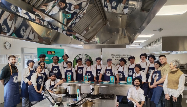 Foto del grupo del alumnado Grado Superior en Dirección de Cocina del CI Burlada FP. CEDIDA