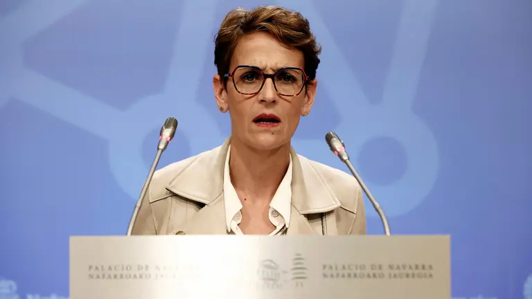 La presidenta del Gobierno de Navarra, María Chivite, ha afirmado este lunes que el Ejecutivo "va a articular el mecanismo necesario para seguir adelante con el compromiso unánime de avanzar en el autogobierno" con la asunción de la competencia de Tráfico tras la anulación del Tribunal Supremo. Así lo ha hecho la presidenta ante los medios de comunicación, tras conocer la sentencia, en la que considera que "el Supremo se ha enmendado a sí mismo", porque "existe jurisprudencia anterior del 2018 en el otro sentido". EFE/Jesús Diges