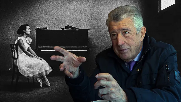 José Torregrosa en un momento de la entrevista con Navarra.com con el fondo de una de sus fotografías más conocidas (Foto Jorge Nagore)