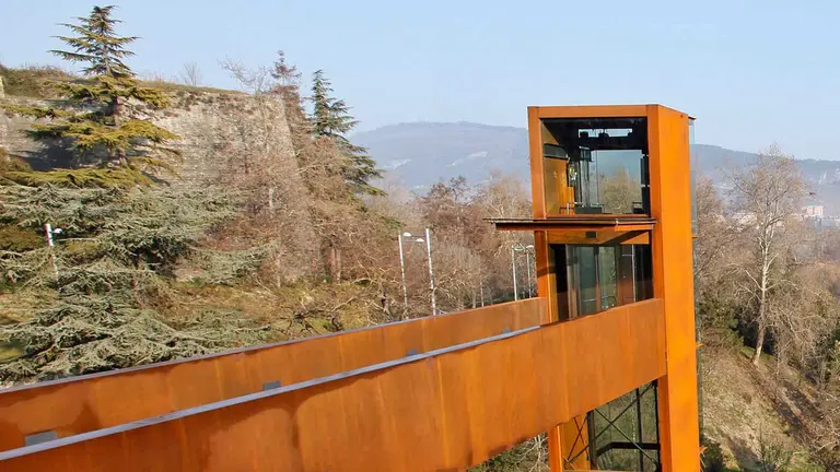 Ascensor panorámico de la Media Luna. AYUNTAMIENTO DE PAMPLONA