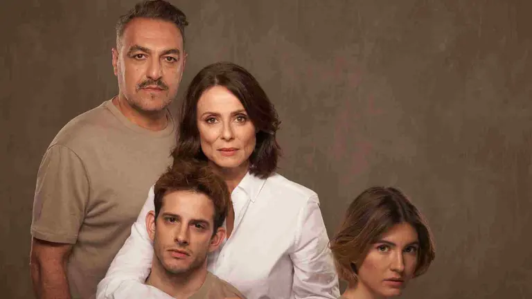 Aitana Sánchez-Gijón, Juan Carlos Vellido, Álex Villazán y Julia Roch protagonizan "La Madre" en el teatro Gayarre. CEDIDA
