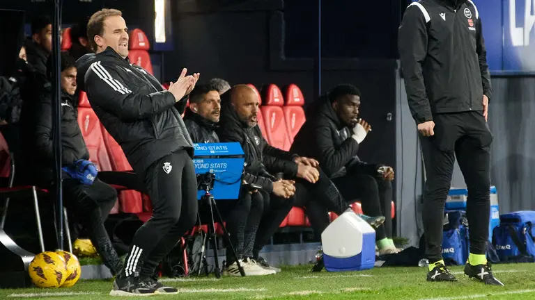 Jagoba Arrasate (entrenador CA Osasuna) durante el partido de La Liga EA Sports entre CA Osasuna y Deportivo Alavés disputado en el estadio de El Sadar en Pamplona. IÑIGO ALZUGARAY