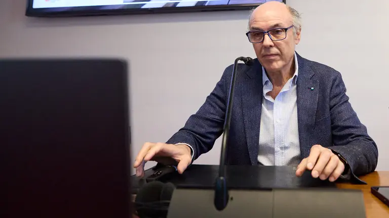 Comparecencia del presidente del Consejo Escolar de Navarra, Manuel Martín, ante la Comisión de Educación del Parlamento. ÍÑIGO ALZUGARAY