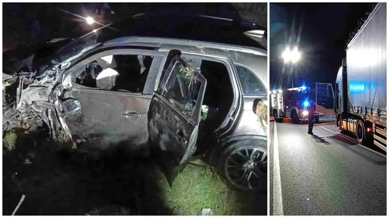 El vehículo siniestrado y el camión contra el que chocó en la NA-624. BOMBEROS DE NAVARRA