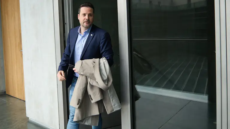 Comparecencia de los consejeros Óscar Chivite y José Mari Aierdi en la Comisión de Cohesión Territorial del Parlamento de Navarra para explicar el proyecto de la planta centralizada de fangos de Tudela y su impacto medioambiental en la zona, con la presencia del alcalde de Tudela, Alejandro Toquero. IÑIGO ALZUGARAY