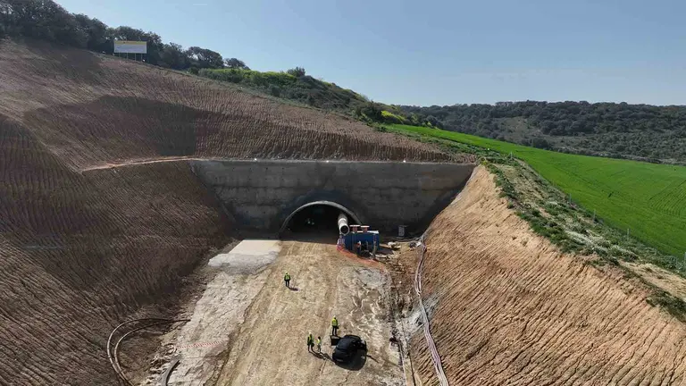 Imágenes a vista de dron de la visita a las obras del TAV entre Olite y Tafalla. GOBIERNO DE NAVARRA