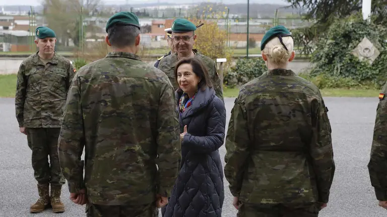 La ministra de Defensa, Margarita Robles, visita el Regimiento de Infantería 'América' nº 66 de Cazadores de Montaña (RICZM 66) en el acuartelamiento Aizoaín y mantiene un encuentro con nueve militares afectados por hipotermia. MINISTERIO DE DEFENSA