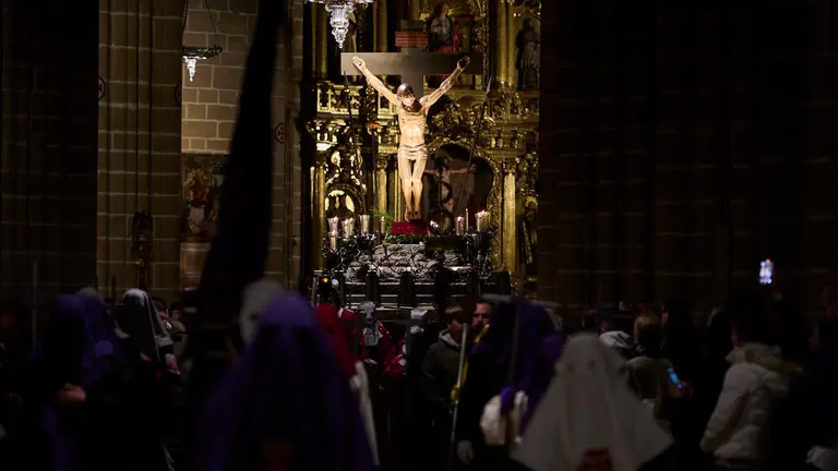 Viacrucis por la Catedral de Pamlona durante Viernes Santo de Semana Santa 2024