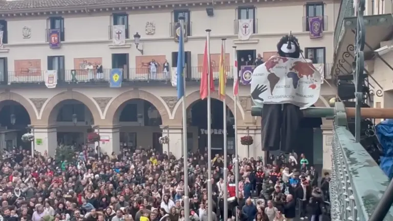 Imagen de la quema del Volantín en Tudela, tradición de Sábado Santo en la localidad navarra. Navarra.com