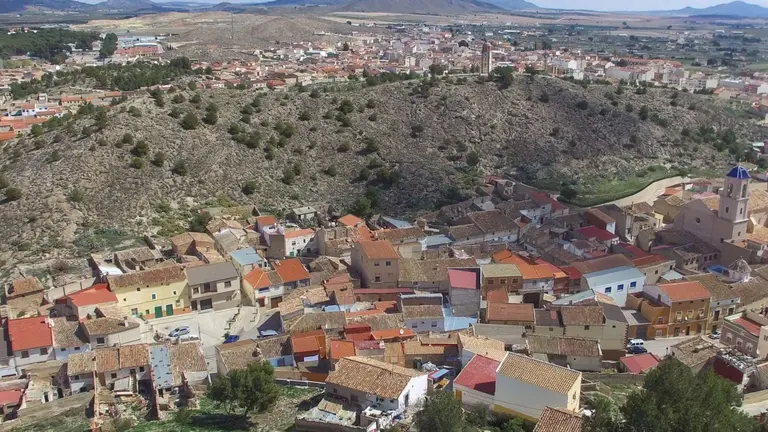 Imagen del pueblo de Albacete que se niega a cambiar la hora en el reloj. torraba.es