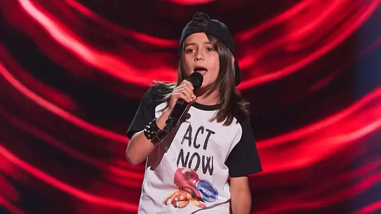 Íker Álvarez durante su actuación en las audiciones a ciegas de la Voz Kids. LA VOZ KIDS