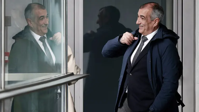 El consejero de Cohesión Territorial comparece en el Parlamento de Navarra para informar acerca del proceso de adjudicación de las obras del desdoblamiento de los túneles de Belate.   EFE/ Jesús Diges