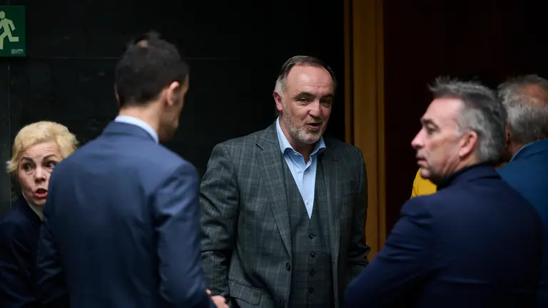 Javier Esparza, de UPN, en el pleno del Parlamento. PABLO LASAOSA