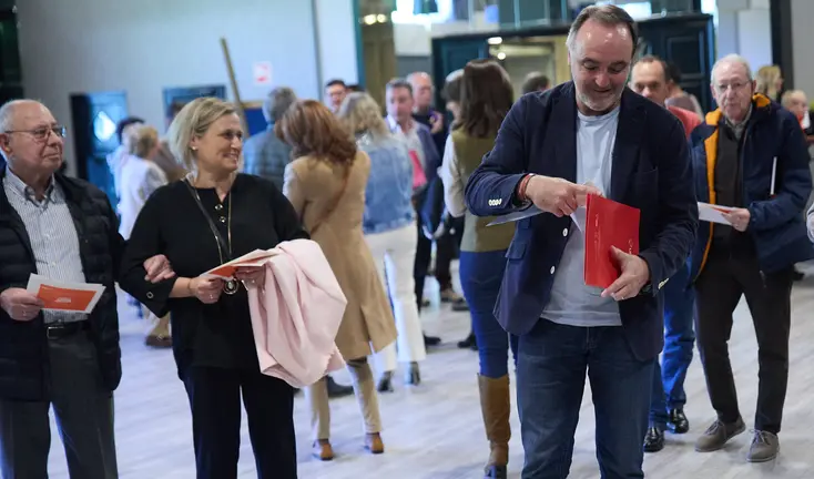Votaciones en el XIII Congreso de UPN celebrado en el Hotel Tres Reyes de Pamplona. IÑIGO ALZUGARAY.
