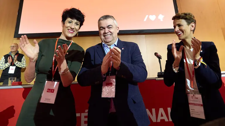 Comité Regional del PSN con la presencia de la secretaria general del PSN-PSOE, María Chivite, el secretario de Organización del PSOE, Santos Cerdán, y la ministra de Inclusión, Seguridad Social y Migraciones, Elma Saiz. IÑIGO ALZUGARAY