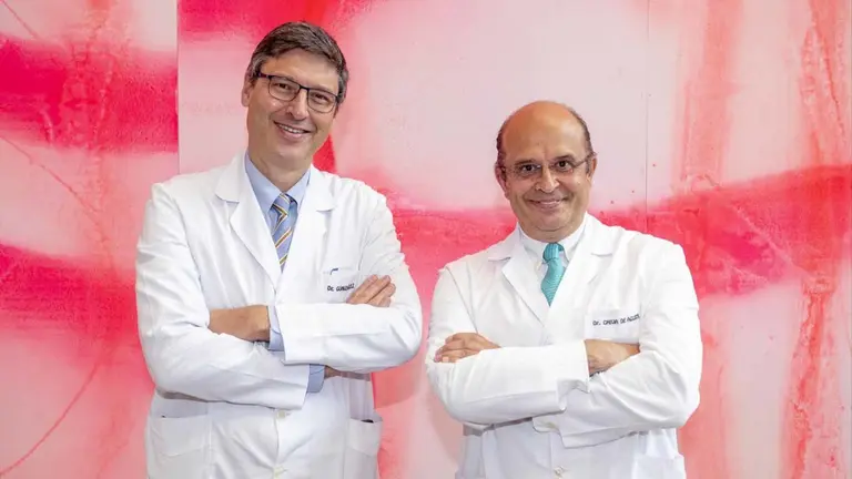 Los doctores Antonio González y Luis Chiva, especialistas del Área de Cáncer Ginecológico y directores, respectivamente, del CCUN y del Departamento de Ginecología de la Clínica. CLÍNICA UNIVERSIDAD DE NAVARRA