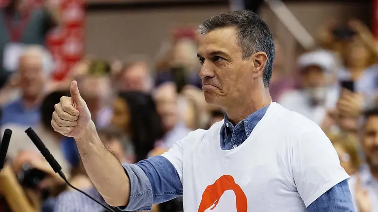 El presidente del Gobierno, Pedro Sánchez, durante su asistencia al acto final de campaña del PSC, este viernes en Barcelona. EFE/Enric Fontcuberta