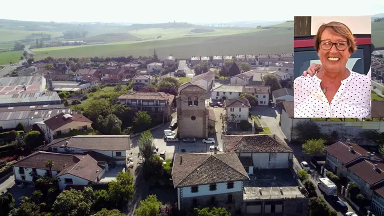 Foto aérea de Paternáin con una foto impresa de Rosa Novoa. CENDA DE CIZUR