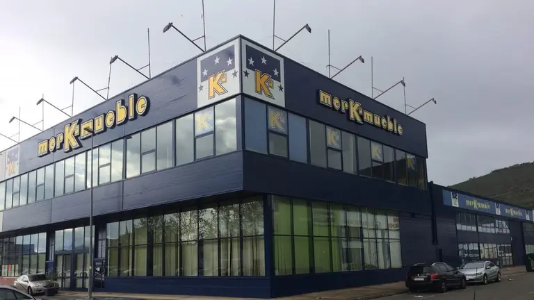 Tienda de Merkamueble en Pamplona. CEDIDA