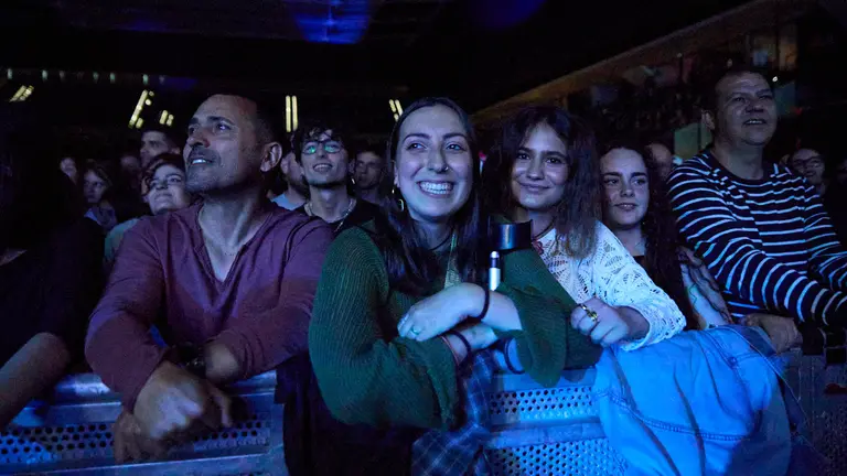 Concierto de Robe Iniesta, exmiembro de Extremoduro, en el Navarra Arena de Pamplona dentro de su gira  "Ni santos, ni inocentes". IÑIGO ALZUGARAY