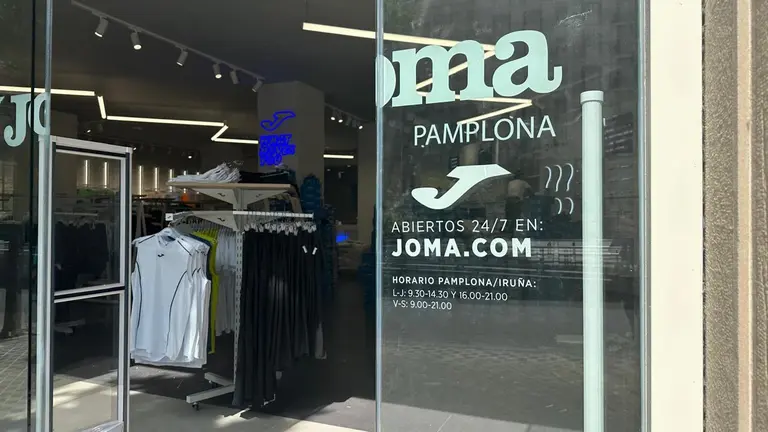 Nueva tienda de Joma en la Plaza del Vínculo de Pamplona. NAVARRA.COM