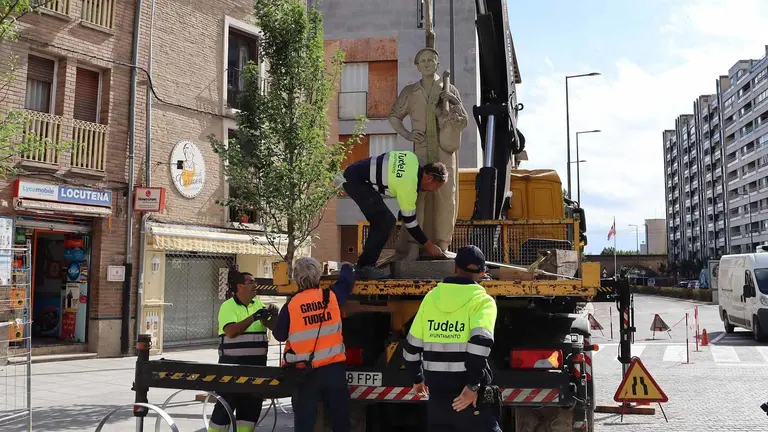 El Ayuntamiento de Tudela traslada el Monumento al Hortelano a la calle Muro. AYUNTAMIENTO DE TUDELA