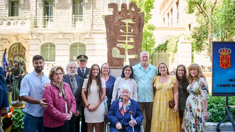 La Policía Nacional conmemora el Día de las Víctimas del Terrorismo e inaugura una escultura realizada por el artista navarro Carlos Ciriza. PABLO LASAOSA