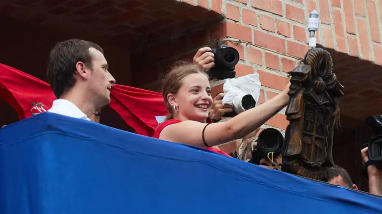 Inicio de las Fiestas de Barañáin 2023, con el lanzamiento del Chupinazo por parte del equipo de gimnasia rítmica de Lagunak. IÑIGO ALZUGARAY