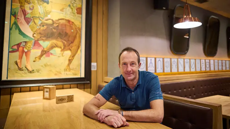 Alberto Contín, del restaurante Burladero, en la calle Arrieta 9 de Pamplona. PABLO LASAOSA