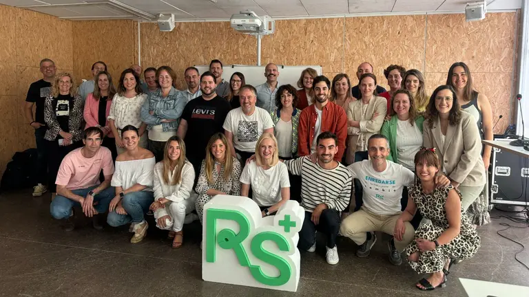 Asistentes a la presentación del juego ‘GobernaRSE Compliance & Governance Game’ sobre el buen gobierno en las
compañías. ASOCIACIÓN ENREDARSE