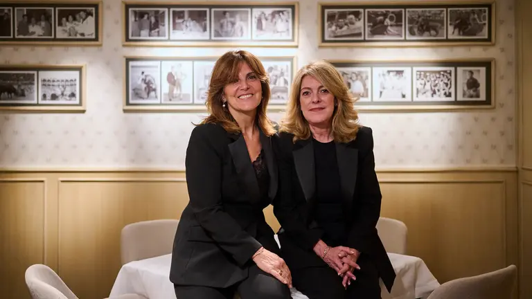 Goretti y Verónica Rodero, en el restaurante Rodero, en la calle Arrieta 3 de Pamplona. PABLO LASAOSA