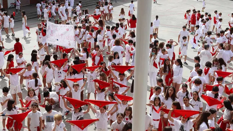 Los Sanfermines se han adelantado dos semanas en el colegio San Cérnin de Pamplona.
