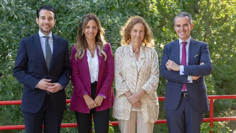De izquierda a derecha, Antonio María Fernández, Miriam de Carlos, Mapi Ibiricu y Javier Ortega. UNIVERSIDAD DE NAVARRA