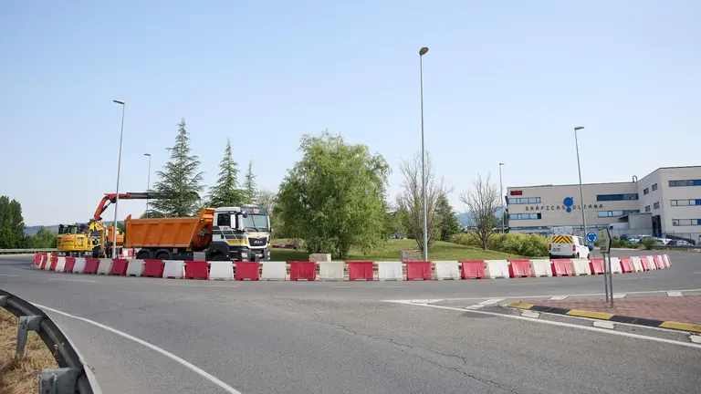 Obras en la rotonda del polígono Areta. GOBIERNO DE NAVARRA