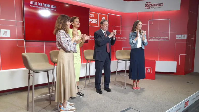 La secretaria general del PSN y presidenta de Navarra, María Chivite, el ministro Luis Planas, la secretaria general de la agrupación socialista de Pamplona, Maite Esporrín, y la portavoz del PSN en el Ayuntamiento de Pamplona, Marina Curiel. EUROPA PRESS