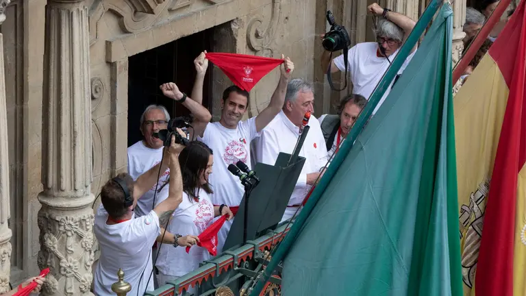 Chupinazo de San Fermín 2024 a cargo del grupo de danzas de Duguna. AYUNTAMIENTO DE PAMPLONA (7)