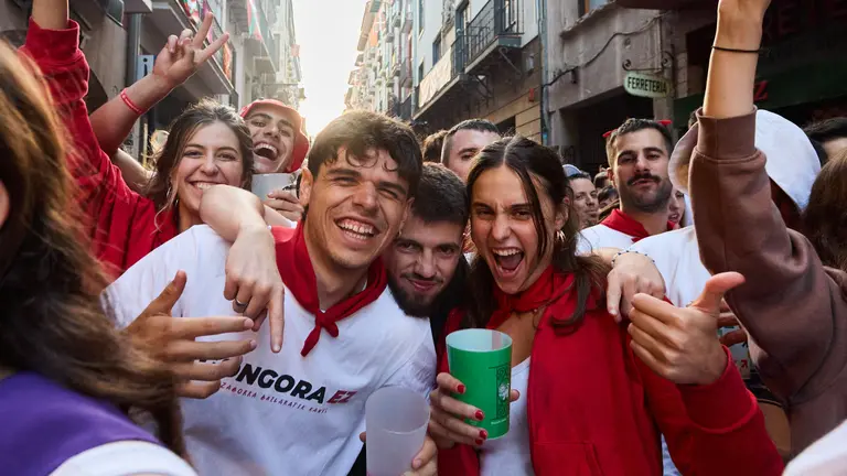 La música de las Dianas de San Fermín marca el inicio de las fiestas cada mañana a las 6.45 horas con la banda municipal La Pamplonesa recorriendo las calles del casco viejo de Pamplona tocando canciones típicas sanfermineras. IÑIGO ALZUGARAY